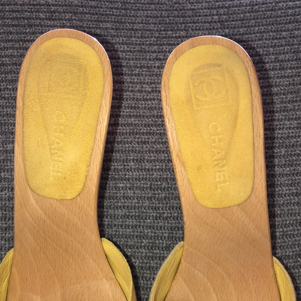 !SOLD! CHANEL Vintage Mules Yellow Suede - Picture 5 of 8